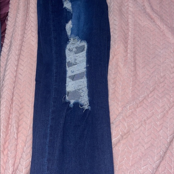 Brand new jeans, got them for back to school but they don’t fit on me. - Picture 4 of 5